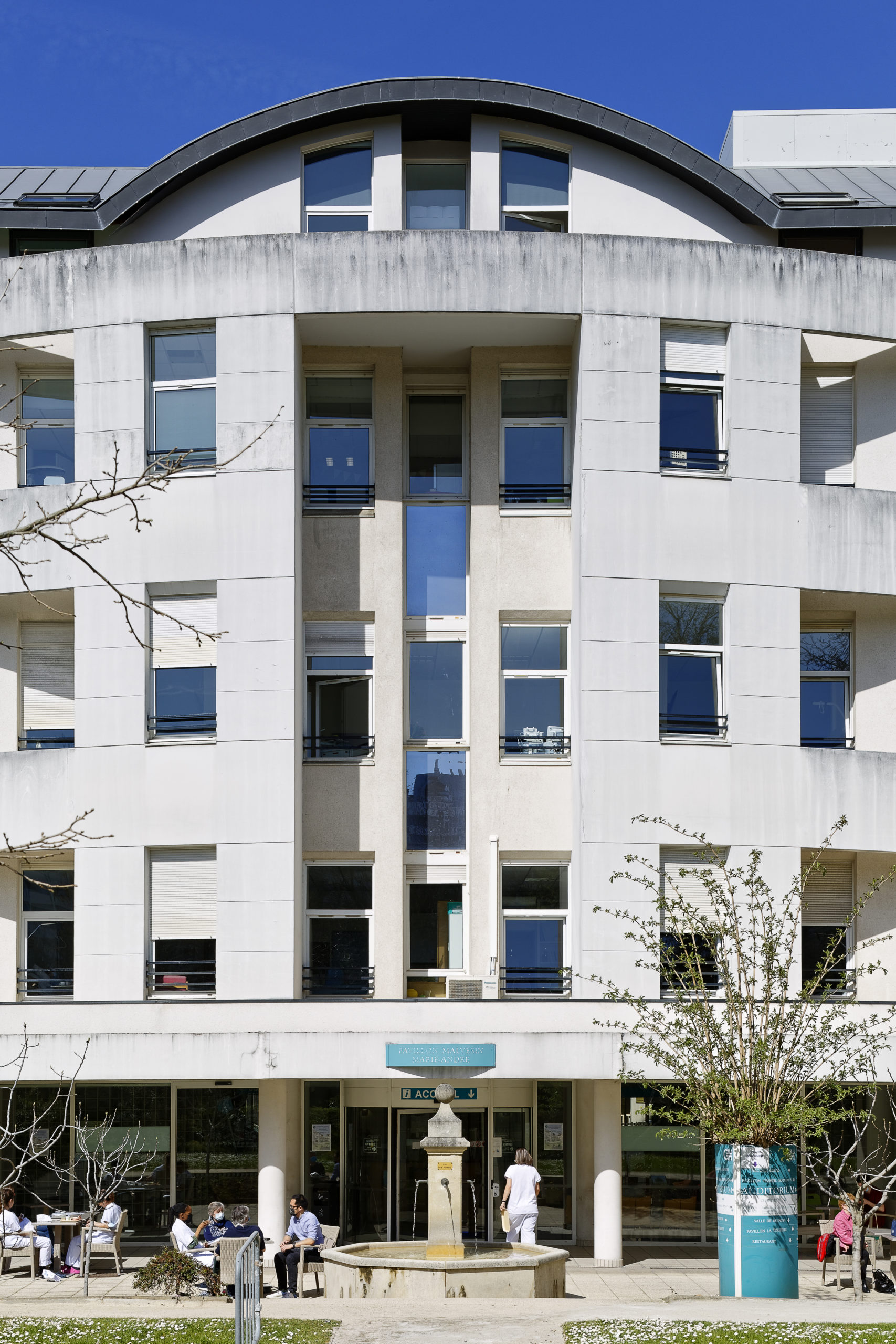 Groupe Hospitalier Diaconesses Croix SaintSimon, Paris (75) LEAARCHITECTES Groupe Hospitalier Diaconesses Croix SaintSimon, Paris (75) LEAARCHITECTES